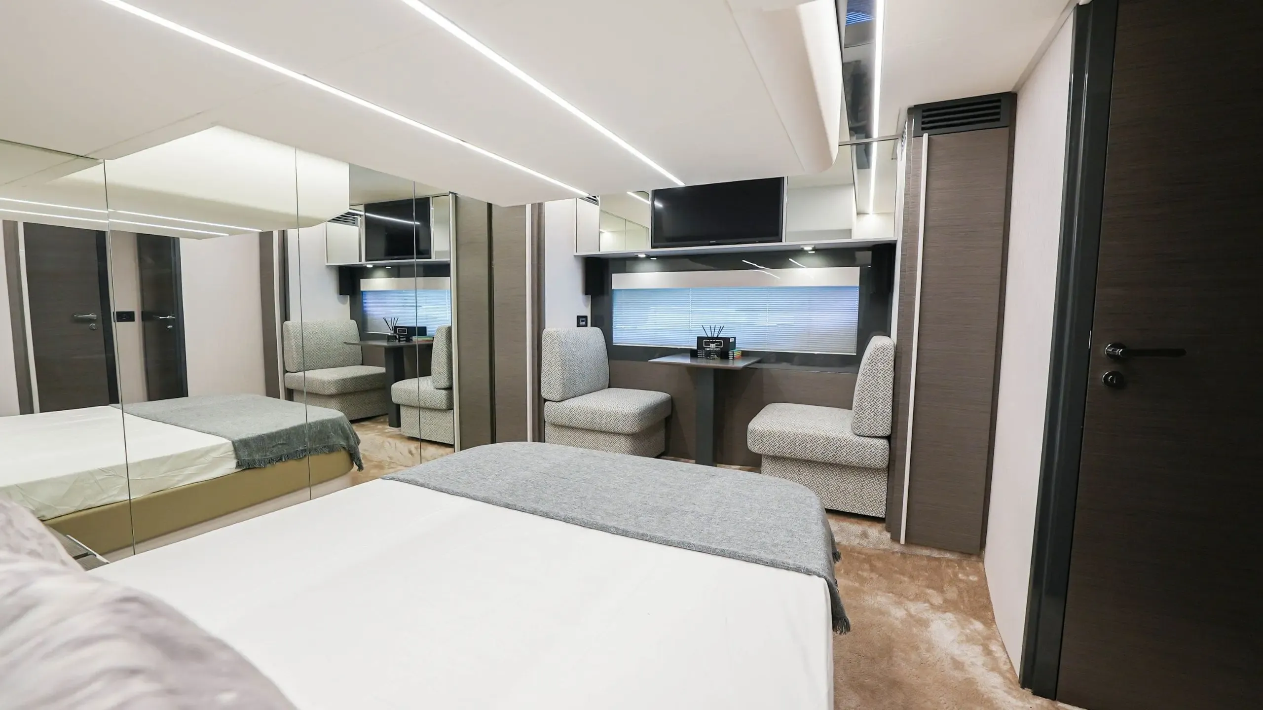 Pershing White Pearl - Image 14