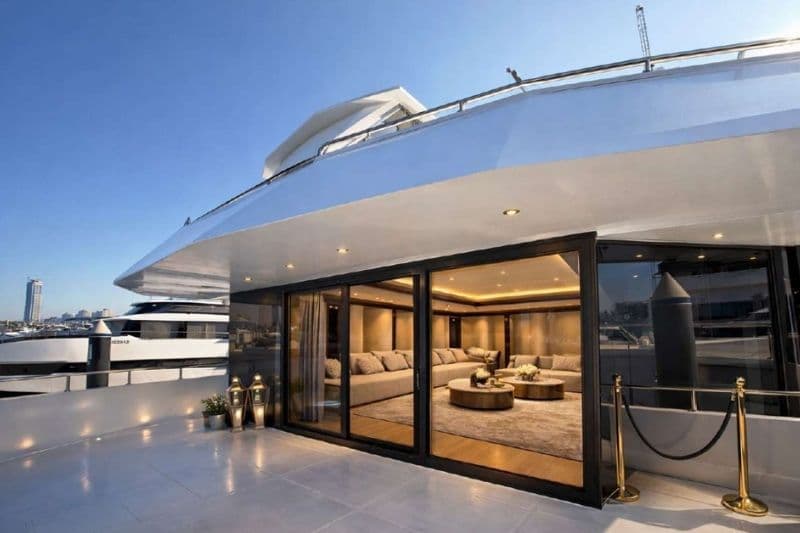 Vogue 90ft yacht rental Dubai gallery image 5