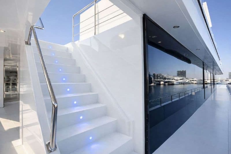 Vogue 90ft yacht rental Dubai gallery image 8